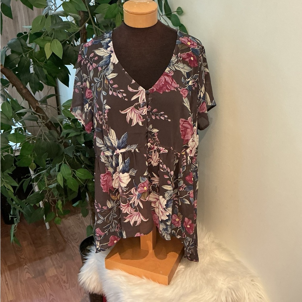 Torrid Lexie Babydoll Hi-Low Floral Chiffon Tunic Top Size 2 New with tags - Picture 2 of 13